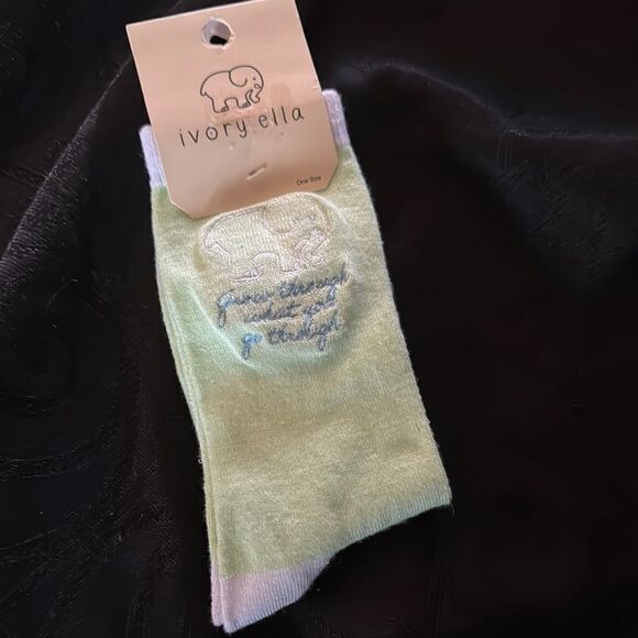 Ivory Ella Green Socks - Picture 4 of 4